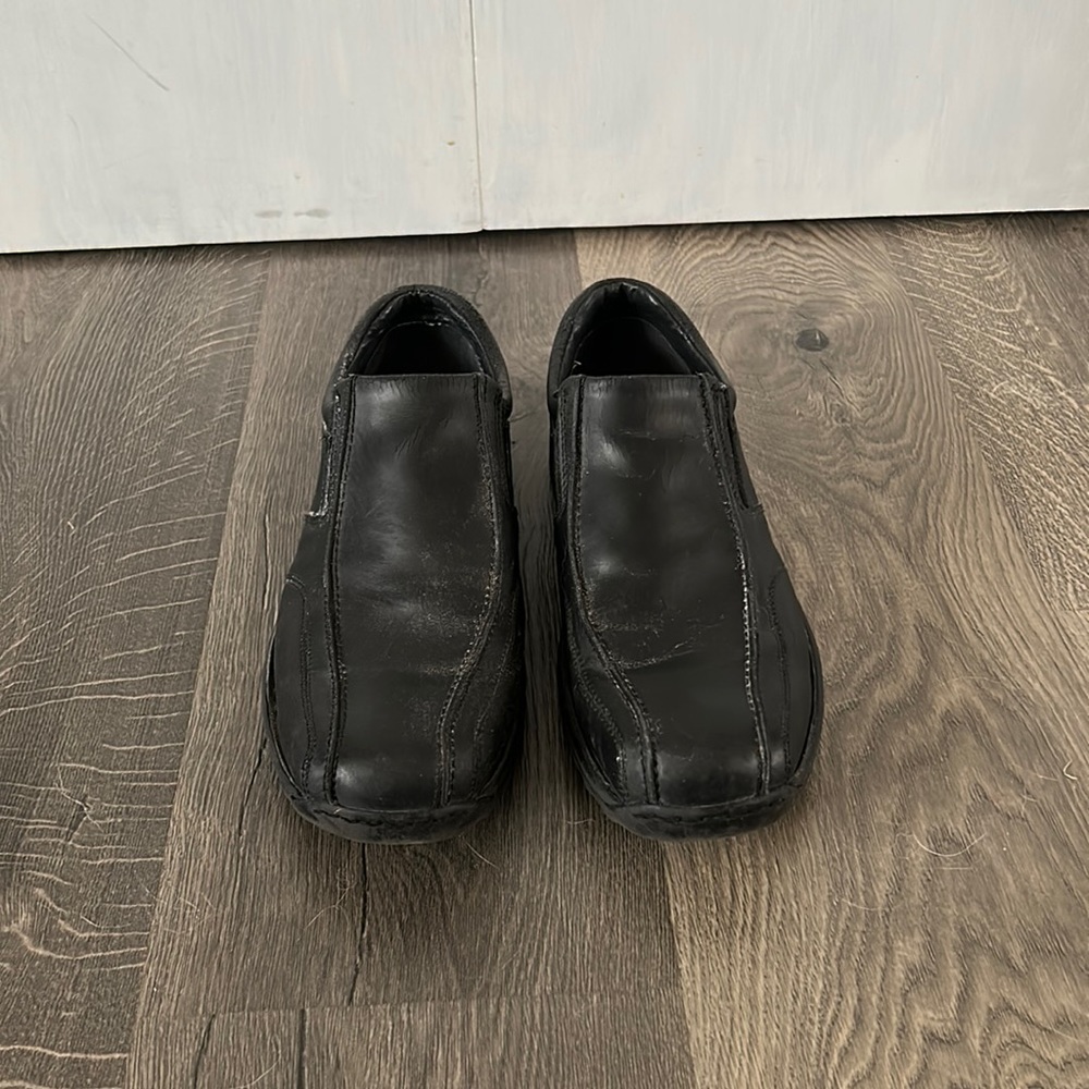 Men’s black leather shoes size 9